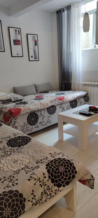 Studio Apartman Kocka Белград Экстерьер фото