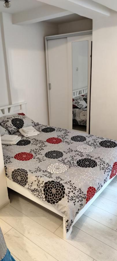 Studio Apartman Kocka Белград Экстерьер фото