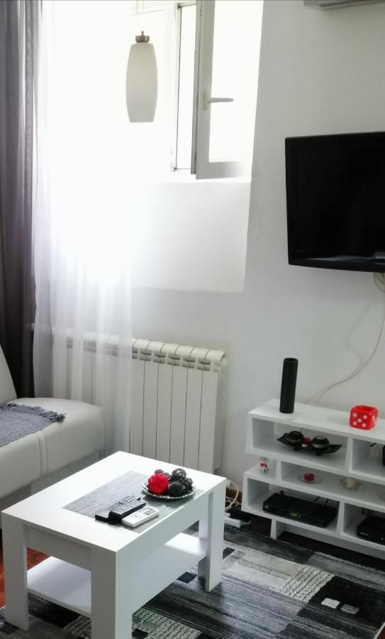 Studio Apartman Kocka Белград Экстерьер фото