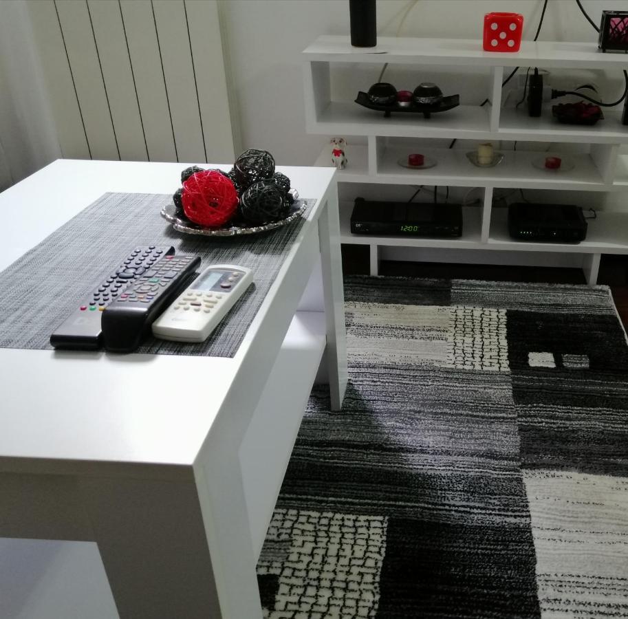 Studio Apartman Kocka Белград Экстерьер фото