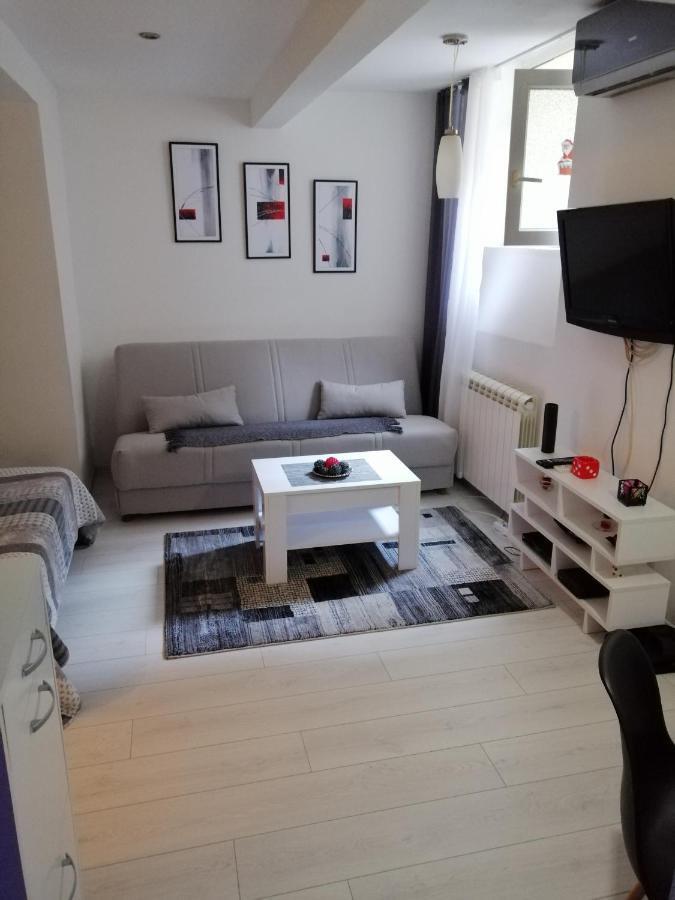 Studio Apartman Kocka Белград Экстерьер фото