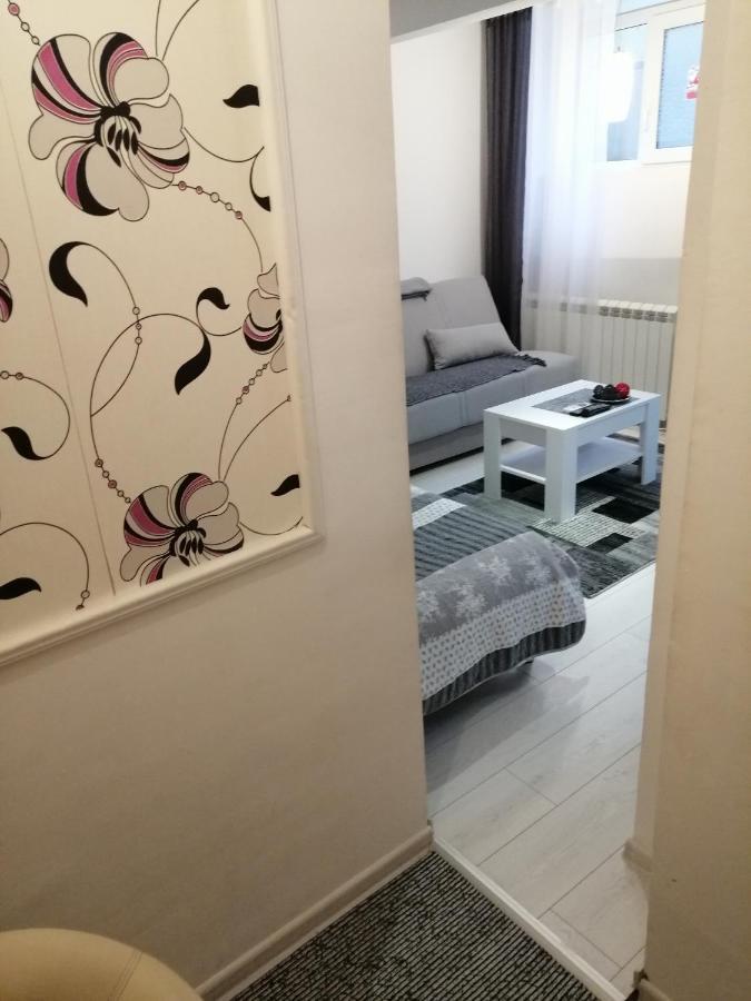Studio Apartman Kocka Белград Экстерьер фото