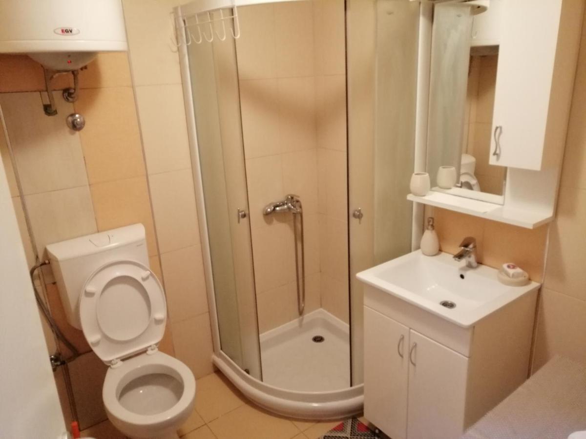Studio Apartman Kocka Белград Экстерьер фото